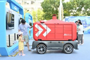 京东物流智能快递车 亮相2023“协同未来”自动驾驶未来城市嘉年华活动-物流之家