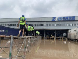 百世快运房山片区负责人王立科等 自发向涿州灾区捐赠物资-物流之家