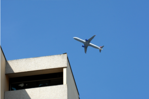 以色列海运货运持续中断，部分航运公司恢复航班。-物流之家