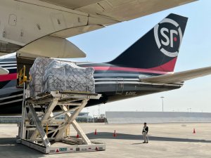 顺丰航空助力比亚迪完成大型动力锂电池运输-物流之家