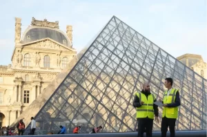 菜鸟国际为中法友好文化艺术交流展提供展品运输服务-物流之家