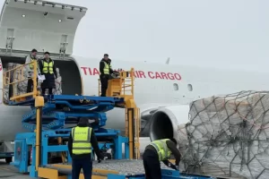 石河子花园机场首条货运航线开通-物流之家