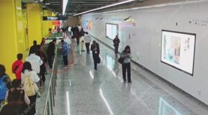 快递员偷走他人快件，结果7999元的手机自己“报警”了-物流之家