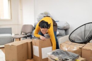 5.5万台无人快递车上路，快递公司节流了，路上堵车该咋办？-物流之家